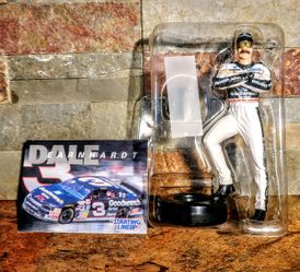 Dale Earnhardt Kenner-1997- Starting Lineup • Winners Circle Action Figure • Dale's Foot On Racing Tire•Included Black Racing Helmet & Poster Mini Inf