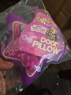 3 Bratz mini pillows