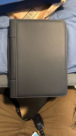 Zip padfolio / portfolio with handle