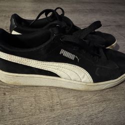 Women’s Puma Black Suede Sz 6