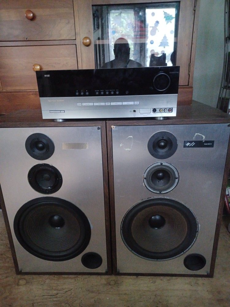 HARMAN KARDON AVR-147 5.1 CHANNEL HOME THEATER RECEIVER AND JBL 902VX LOUDSPEAKERS $500 FINAL PRICE