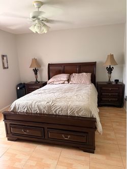 Like New Bedroom Set!