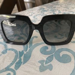 Gucci sun glasses