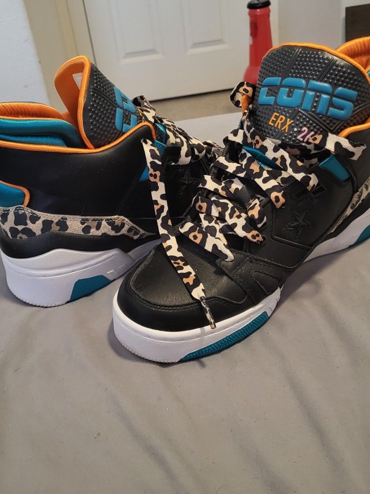Converse Cons, New Size 9 mens. ERX 260s