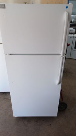 Frigidaire white top freezer refrigerator