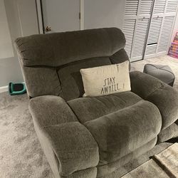 Living Room Set With Motor Recliner 