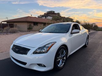 Infiniti G37 coupe 2011, pearl color