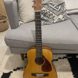 Yamaha FG- Junior JR-1
