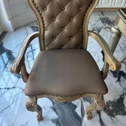 Dinning Room Table And Chairs 