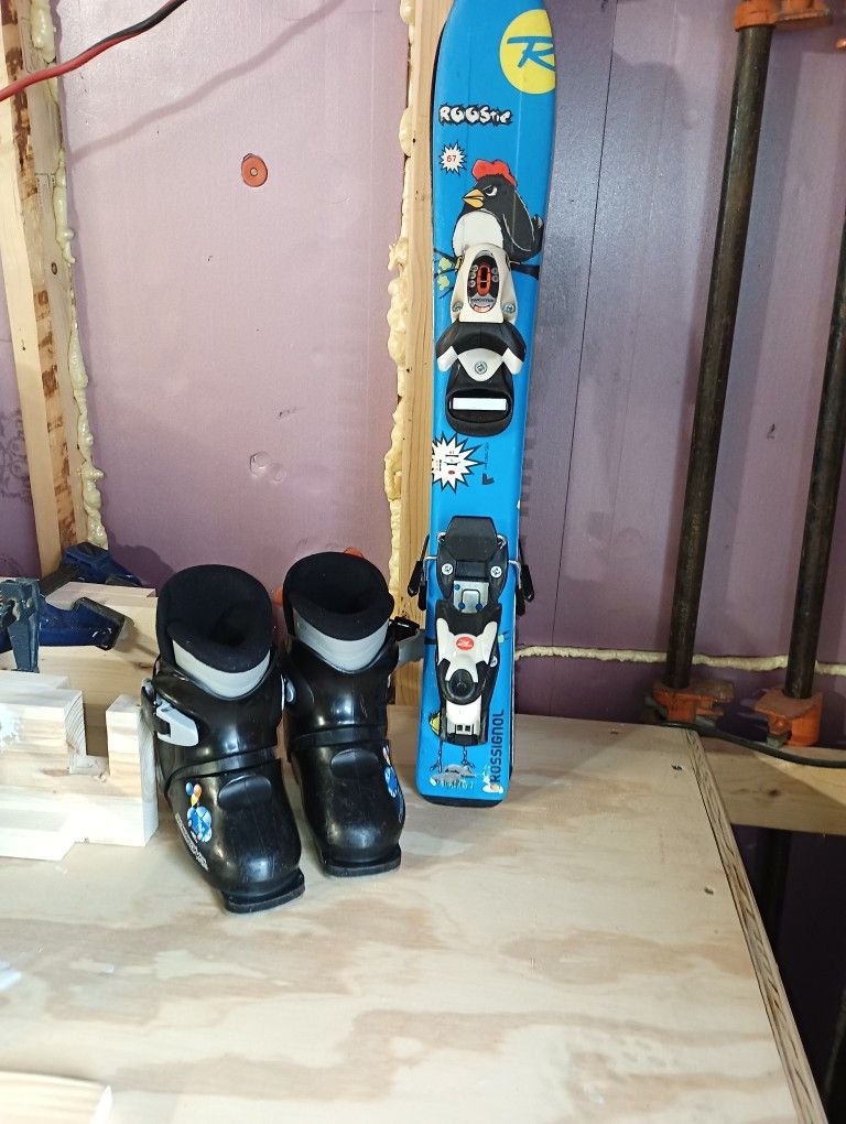 Kids Beginning Skis And 17.5 Boots