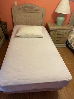 2 Complete Twin Beds