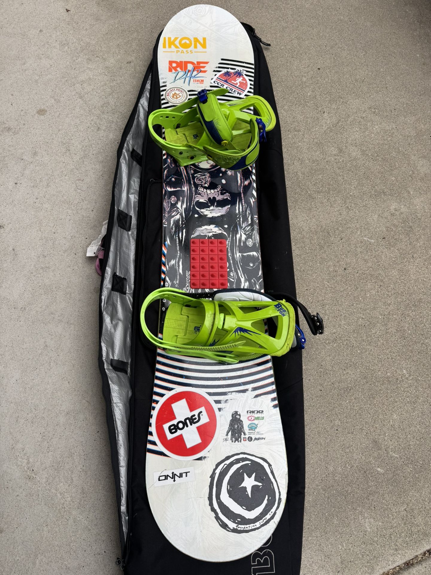 154 Snowboard With Travel Bag