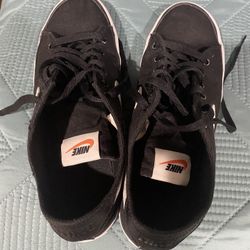 Nike shoes Size 8.5 Men