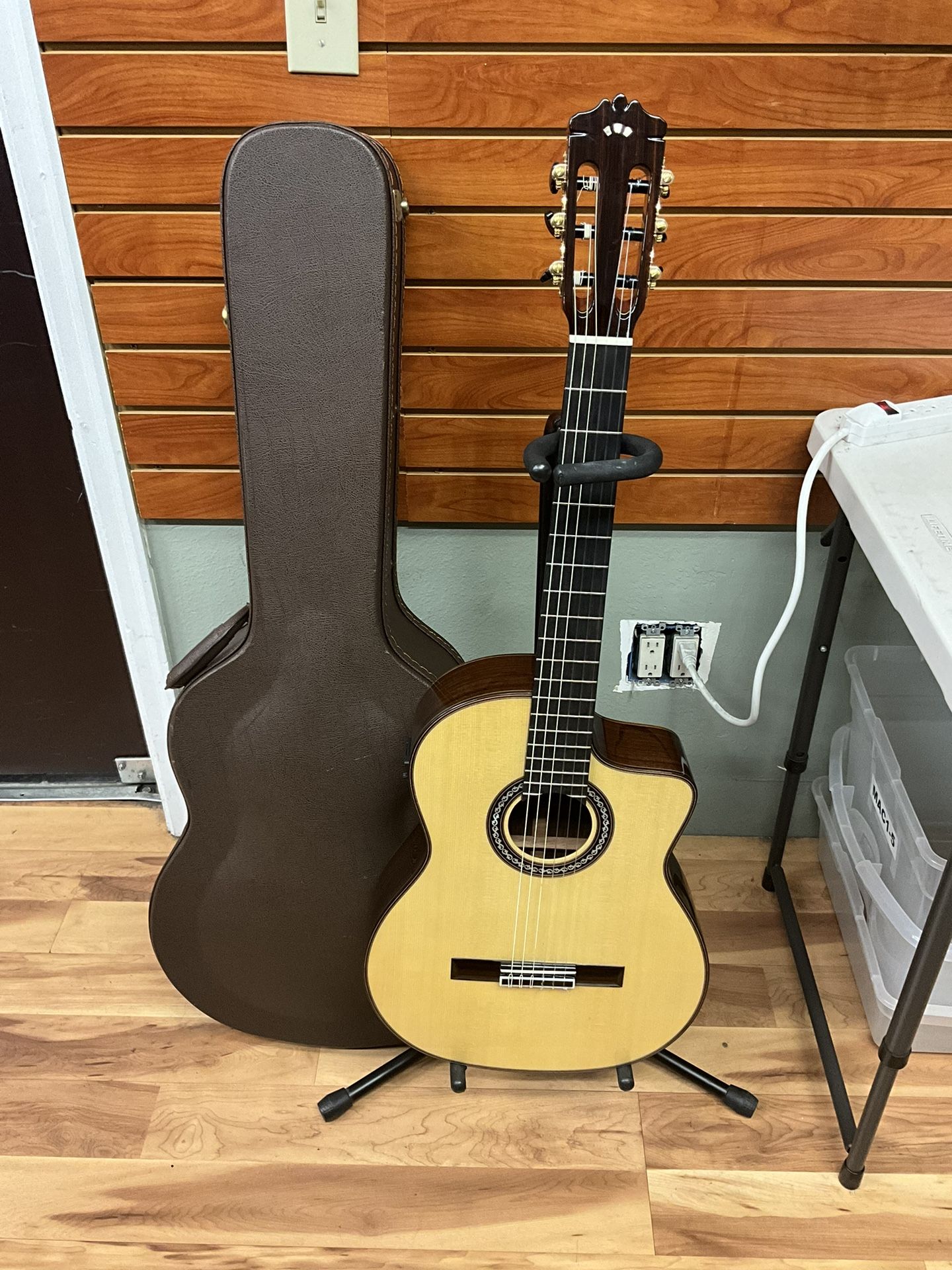 Cordoba Luthier Series GK Pro Negra 6-string Acoustic Guitar W/ Guitar Case