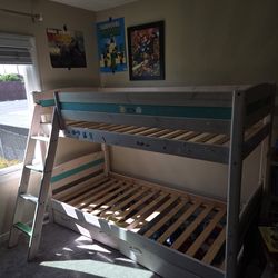 Free Twin bunk bed