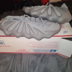 ADIDAS YEEZY 450 (MENS 10)