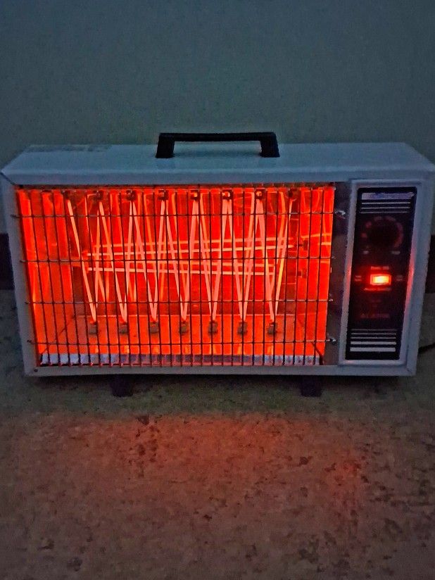 Heater 🔥 Lakewood model five thirty space heater 1200w To  1500,w  Variables like new , very warm , Dependable, 