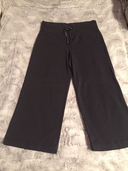 Lululemon Crop Pants CA 35801 RN 106259 - Size 8 for Sale in