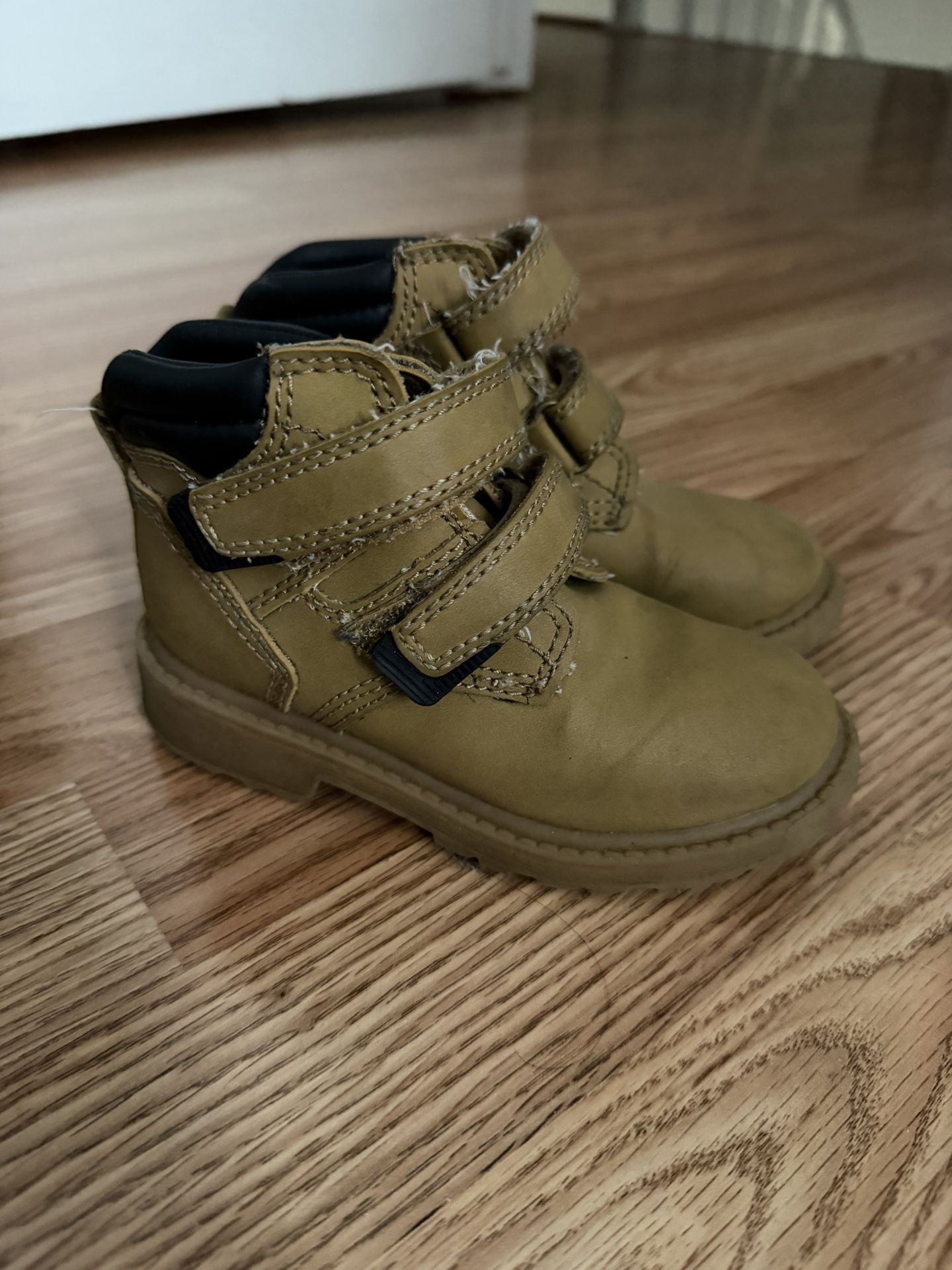 Toddler leather boots size 9