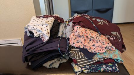 Maternity clothes size M