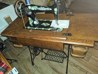 Singer #27 bullet bobbin . In a great working condition.  Madebin 1889.