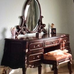 Makeup Table. Beautiful  - Reduced 