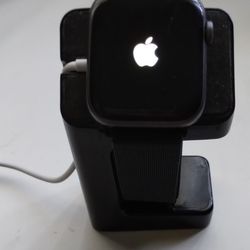 Apple Watch Series 4 (GPS + Cellular, 44mm) - Space Black Stainless Steel Case with Space Black Milanese Loop

