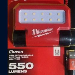 Milwaukee 550 Lumens Rechargeable Flashlight 