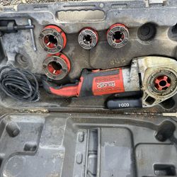 Rigid Pipe Threader, Stands And Oiler Kit