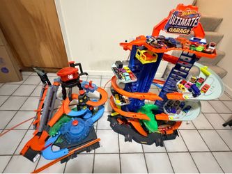 Hot Wheels Ultimate Garage and Gator Carwash (color changing car included)