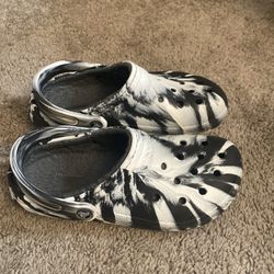 Black And White Crocs Unisex Size 6 Men’s: 8 Women’s 