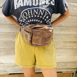 Vintage brown leather Fannypack. Great for being vintage and please remember it’s vintage so it has some wear due to the age of the bag. C