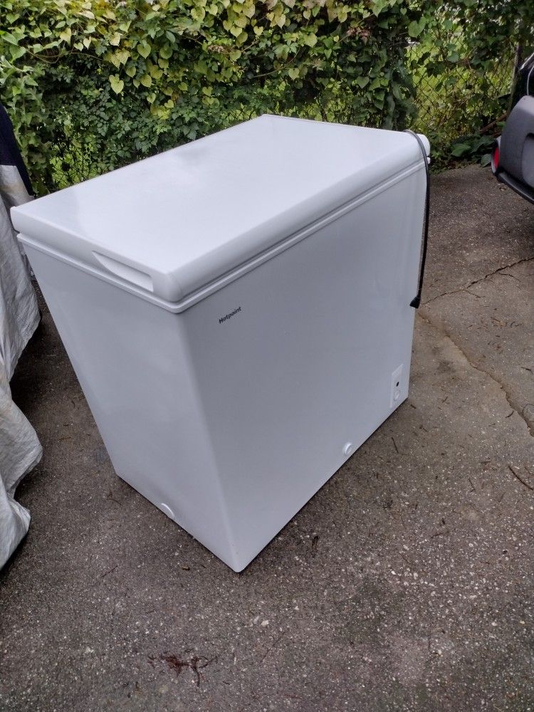 Hotpoint Deep Freezer (7cbf)