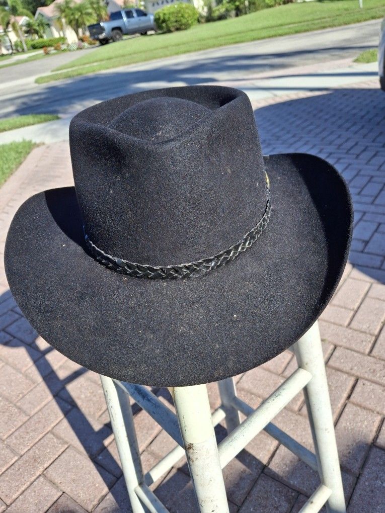 AKURBA IMPERIAL QUALITY HAT