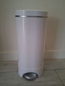 Munchkin diaper pail
