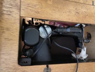 Sewing machine singer