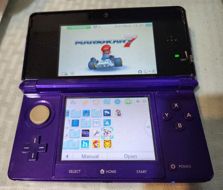 Nintendo 3DS (Purple) w/ 2gb Of Games (w/ Some Minor Issues)