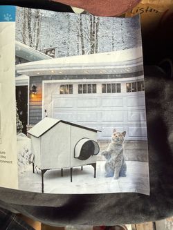 Outdoor Insulated Cat House