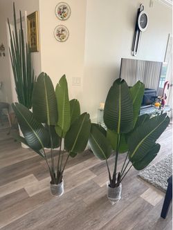 Pretty artificial plant 4 ft tall Set of 2 ! Brand New