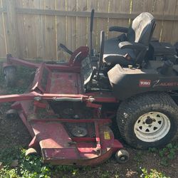 Zero turn lawn mower Toro 72” deck.