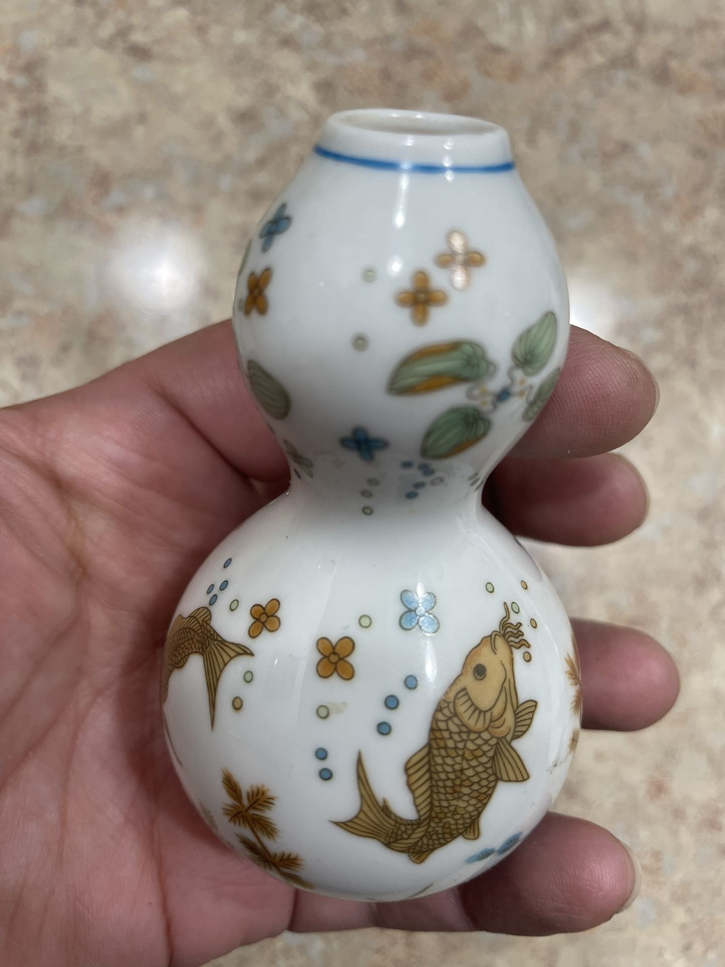 Vintage 1980 Franklin Porcelain Mini Japanese Vase- Gourd Shape With Fish Design -5$