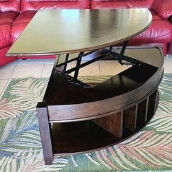 Modern Lift-Top Coffee Table – Excellent Condition!
