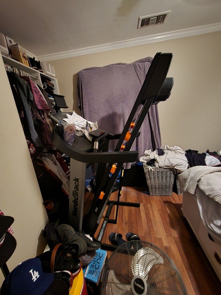Treadmill With Bluetooth And IFIT, Tablet Not Included