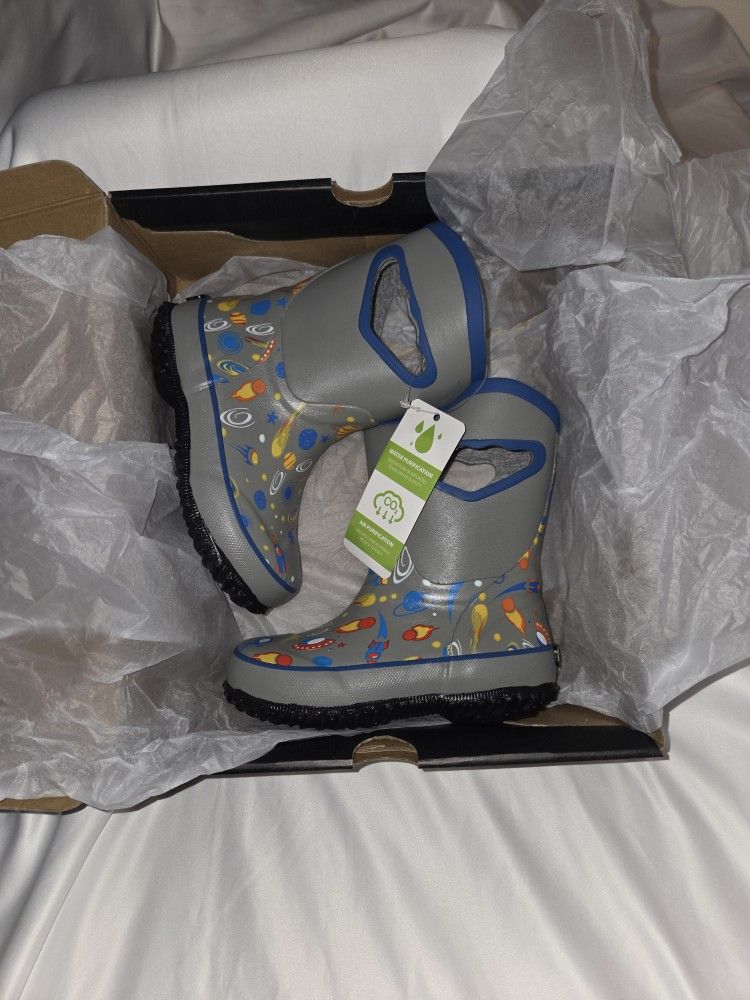 Kids Rain Boots Size 9.