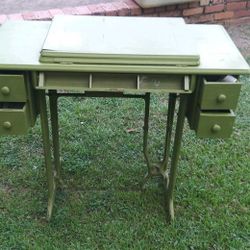 Vintage SINGER Sewing Table For Sale 