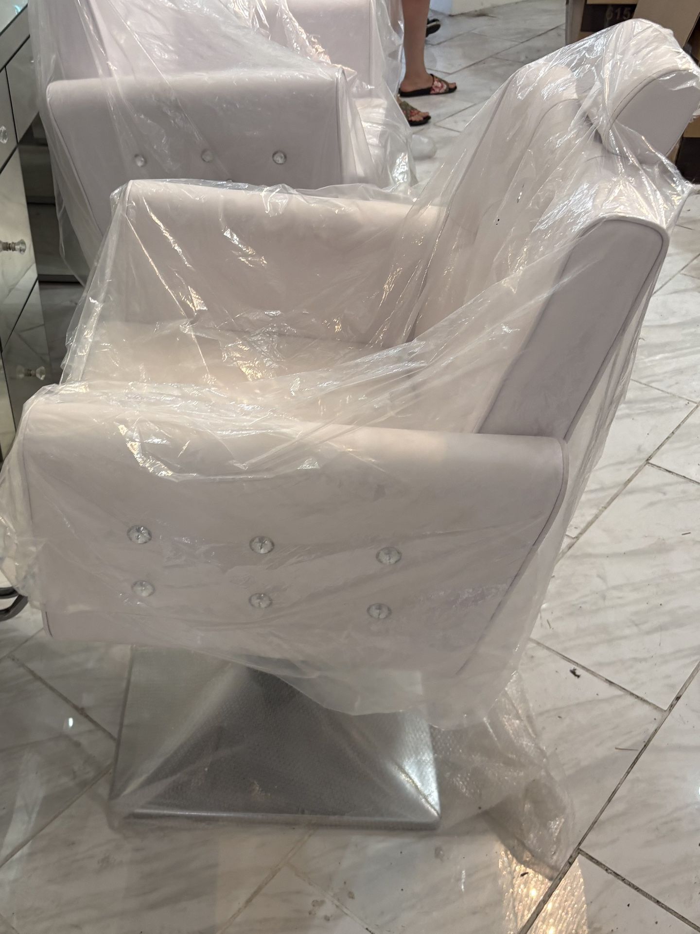 5 Salon chairs