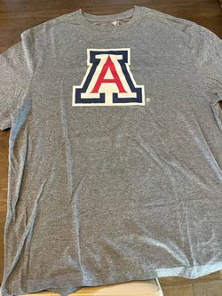 U of A XL tshirt