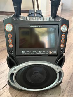Karaoke machine with 2 microphones