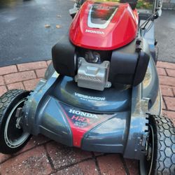 HONDA HRX217 Self Propelled Mower