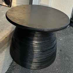 ROUND BLACK COFFEE/END TABLE